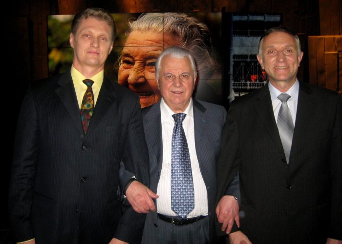 .В. Марущенко на шоу Савіка Шустера разом з першим президентом України Леонідом Кравчуком і професором Віталієм Андреєвим. 2014 р. .В. Марущенко на шоу Савіка Шустера разом з першим президентом України Леонідом Кравчуком і професором Віталієм Андреєвим. 2014 р.